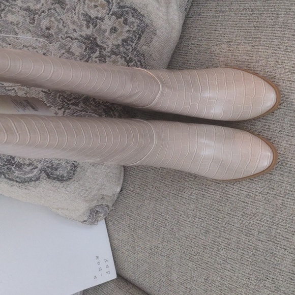 A new day eve snake skin boots - Picture 4 of 6